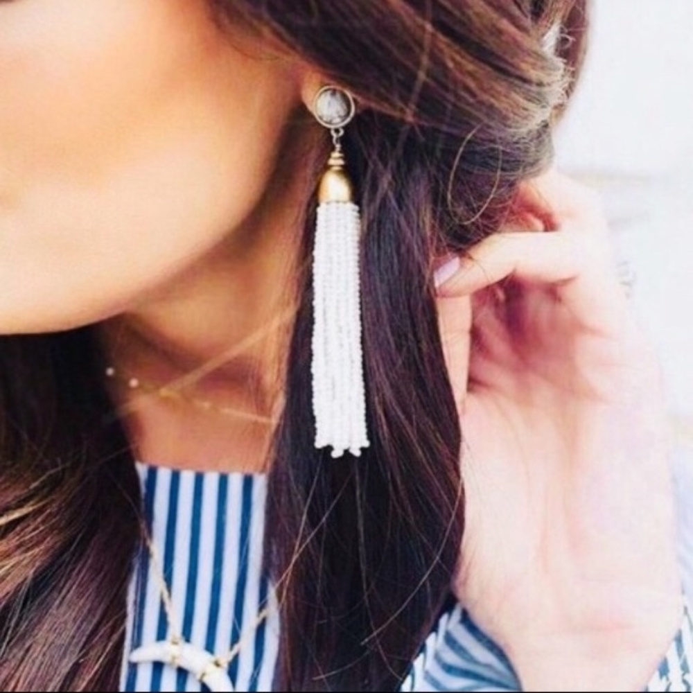 :: S&D⚜️🦢Gold+White Hand-Beaded Tassel Earrings - Picture 3 of 8